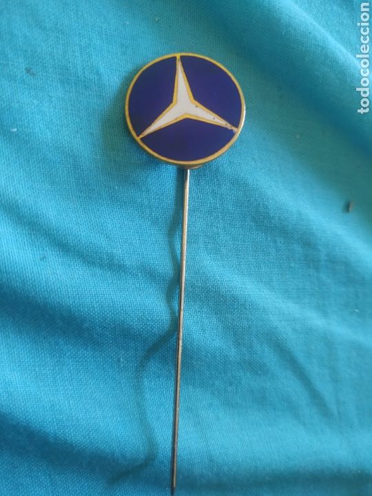 Pins de colecci&oacute;n: Insignia antigua Badger pin aguja Larga Marca Mercedes Benz Esmaltado