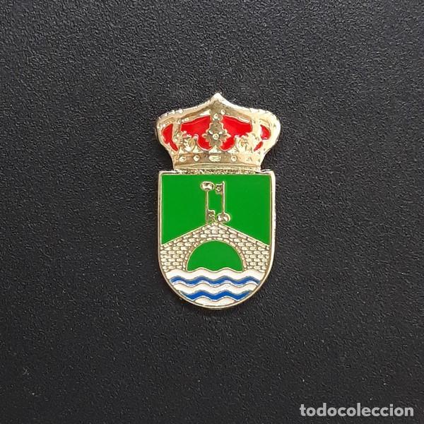 Pins de colecci&oacute;n: pin escudo Madrigal de la Vera (C&Aacute;CERES)
