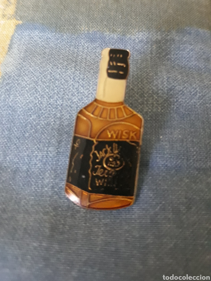 Pins de colecci&oacute;n: Antiguo pin whisky