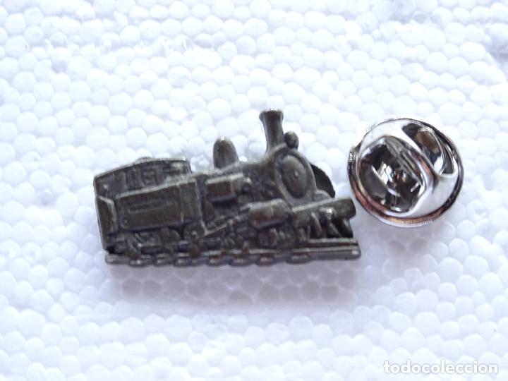 Collection pins: PIN DE TRENES FERROCARRILES. LOCOMOTORA CARB&Oacute;N