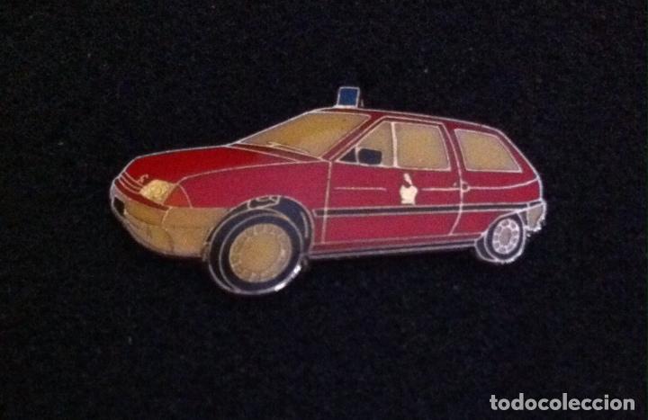 Pins de colecci&oacute;n: ANTIGUO PIN COCHE BOMBEROS - Foto 1