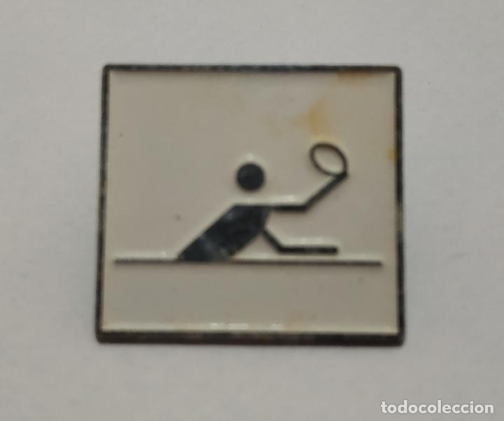 Pins de colecci&oacute;n: PIN , FIGURA CON RAQUETA , PIN PON