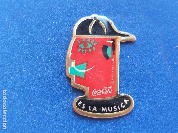 Pins de colecci&oacute;n: Pin publicidad de Coca Cola. Coca cola es la m&uacute;sica. A&ntilde;os 90 Pincho roto