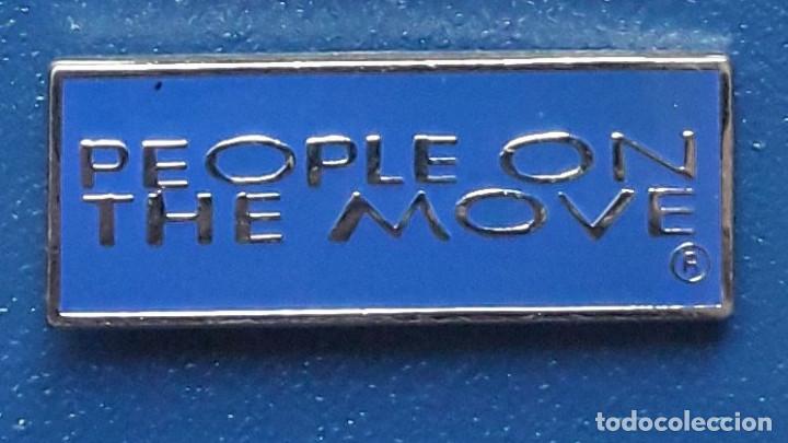 Pins de colecci&oacute;n: PIN PEOPLE ON THE MOVE. ROPA DEPORTIVA KAPPA. PUBLICIDAD. PINS.