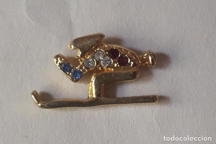 Pins de colecci&oacute;n: PIN ESQUIADOR CON PIEDRAS BRILLANTES. ESQUI. SKI. MONTA&Ntilde;A. PINS.
