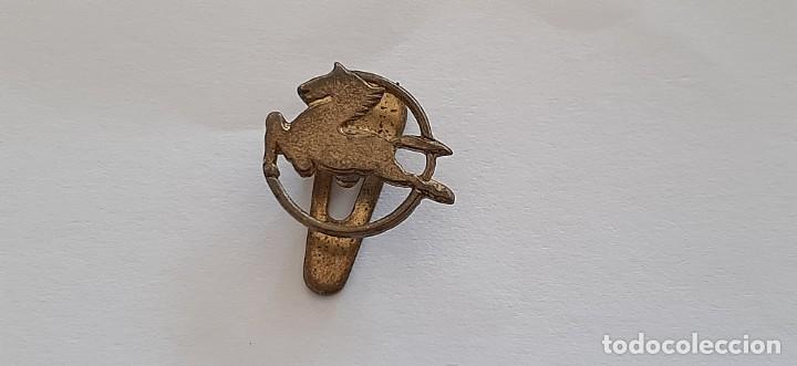 Pins de colecci&oacute;n: ANTIGUA INSIGNIA DE OJAL PUBLICIDAD DE CAMIONES - CAMION PEGASO A&Ntilde;OS 50