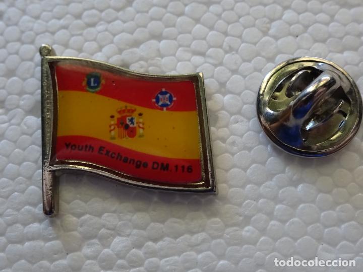 Pins e Spille di collezione: PIN DEL CLUB DE LEONES. BANDERAS. BANDERA ESPA&Ntilde;A YOUTH EXCHANGE