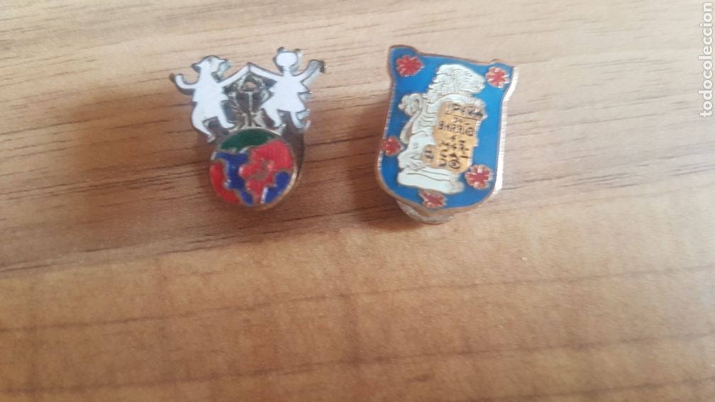 Pins de colecci&oacute;n: Lote 2 insignias