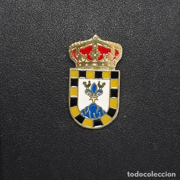 Pins de colecci&oacute;n: PIN ESCUDO PINSEQUE (ZARAGOZA) - Foto 1