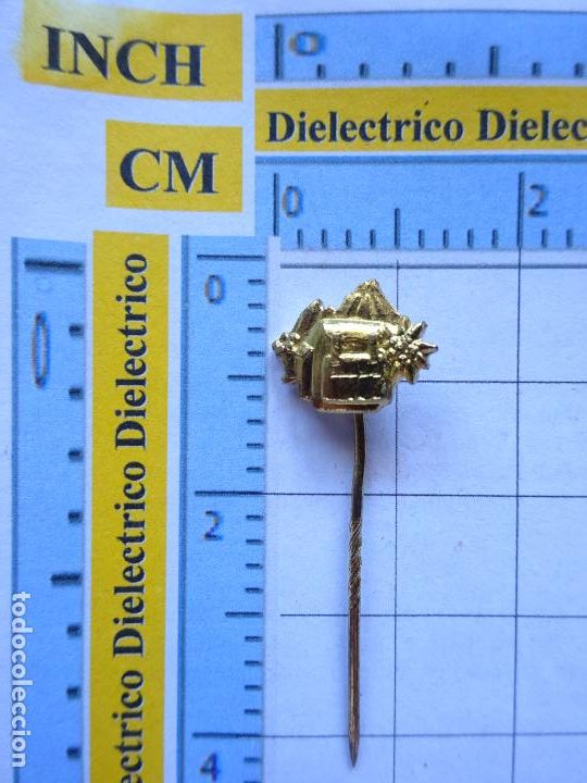 Pin's de collection: INSIGNIA DE ALEMANIA. DEPORTES. CLUB MONTA&Ntilde;ISMO SENDERISMO. TIENDA CAMPA&Ntilde;A MONTA&Ntilde;AS EDELWEISS