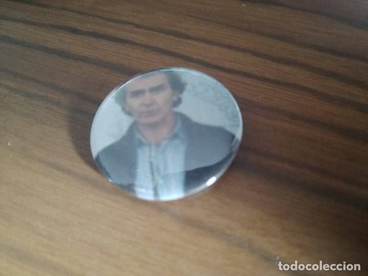 Pins de colecci&oacute;n: CHAPA. FERNANDO SIMON I. 31 MM. DI&Aacute;METRO. MET&Aacute;LICA POR DETR&Aacute;S. SIN USO. BUEN ESTADO. DIFICIL