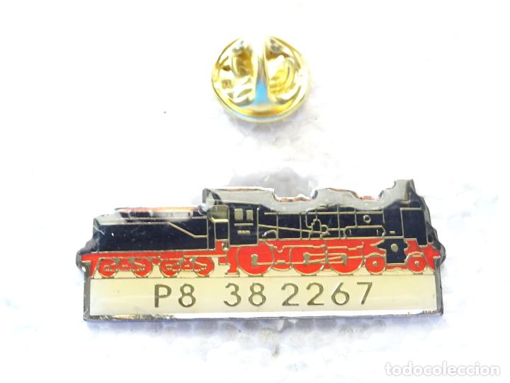 Pins e Spille di collezione: PIN DE TRENES FERROCARRILES. TREN LOCOMOTORA P8 38 2267