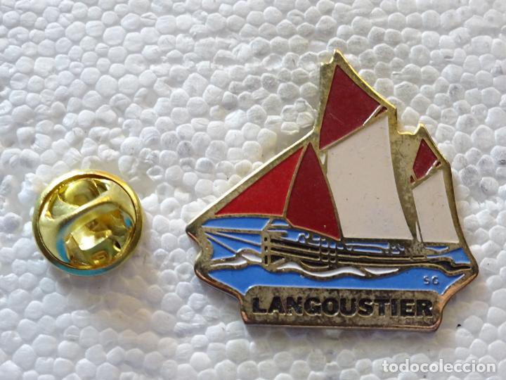 Pins de colecci&oacute;n: PIN DE BARCOS NAVIERAS. BUQUE BARCO LANGOUSTIER FRANCIA