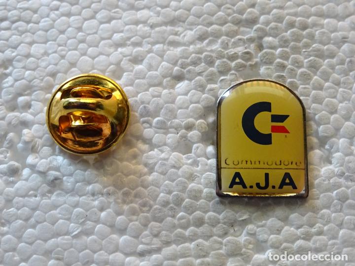 Sammlung von Pins: PIN DE INFORM&Aacute;TICA INTERNET ORDENADORES. ANTIGUO ORDENADOR COMMODORE