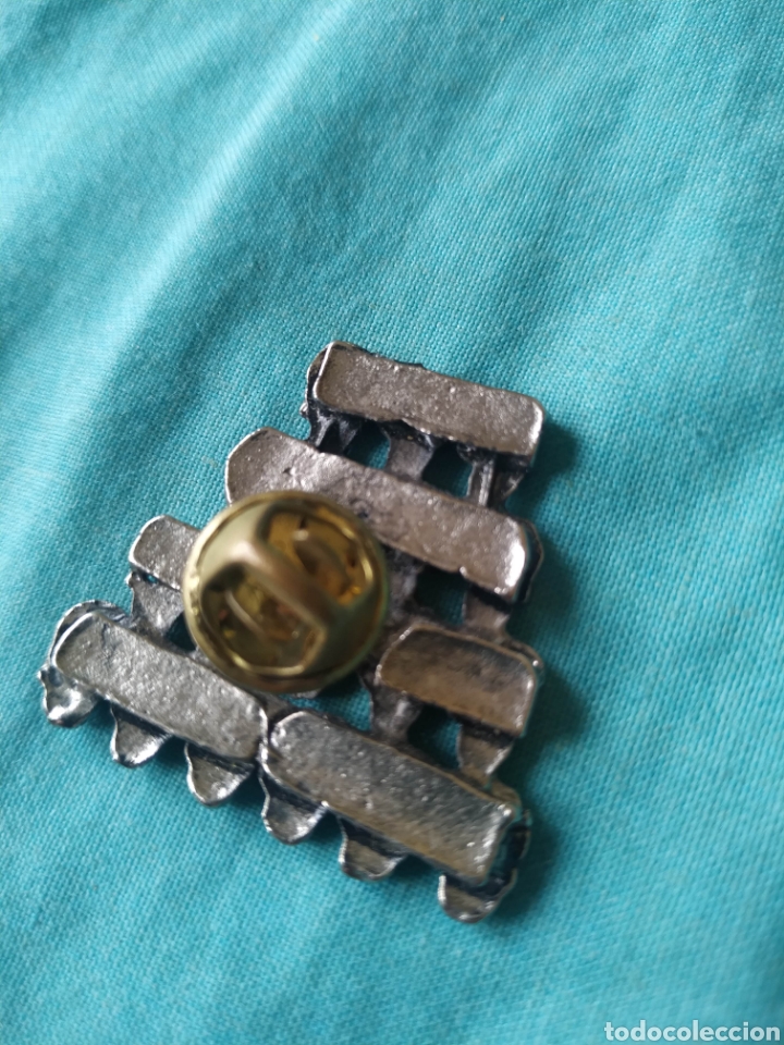 Pins de colecci&oacute;n: Pin torre calaveras - Foto 2