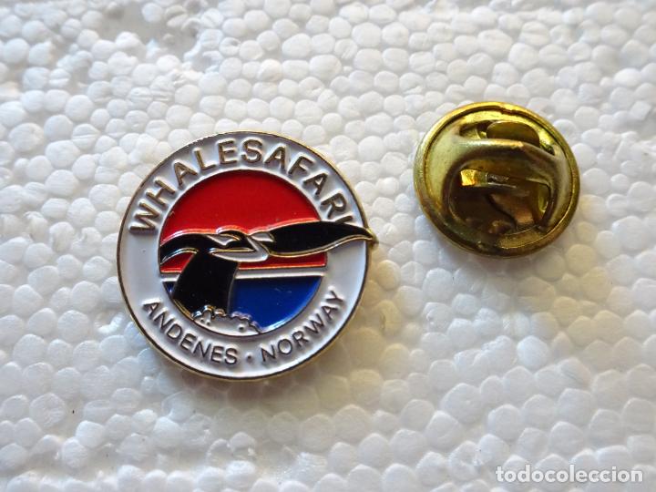Pins e Spille di collezione: PIN DE TURISMO BANDERAS HER&Aacute;LDICA. SAFARI AVISTAMIENTO DE BALLENAS ANDENES NORUEGA