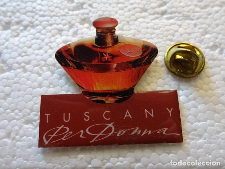 Pins de colecci&oacute;n: PIN DE PERFUMES COLONIAS. FRASCO DE TUSCANY PER DONNA