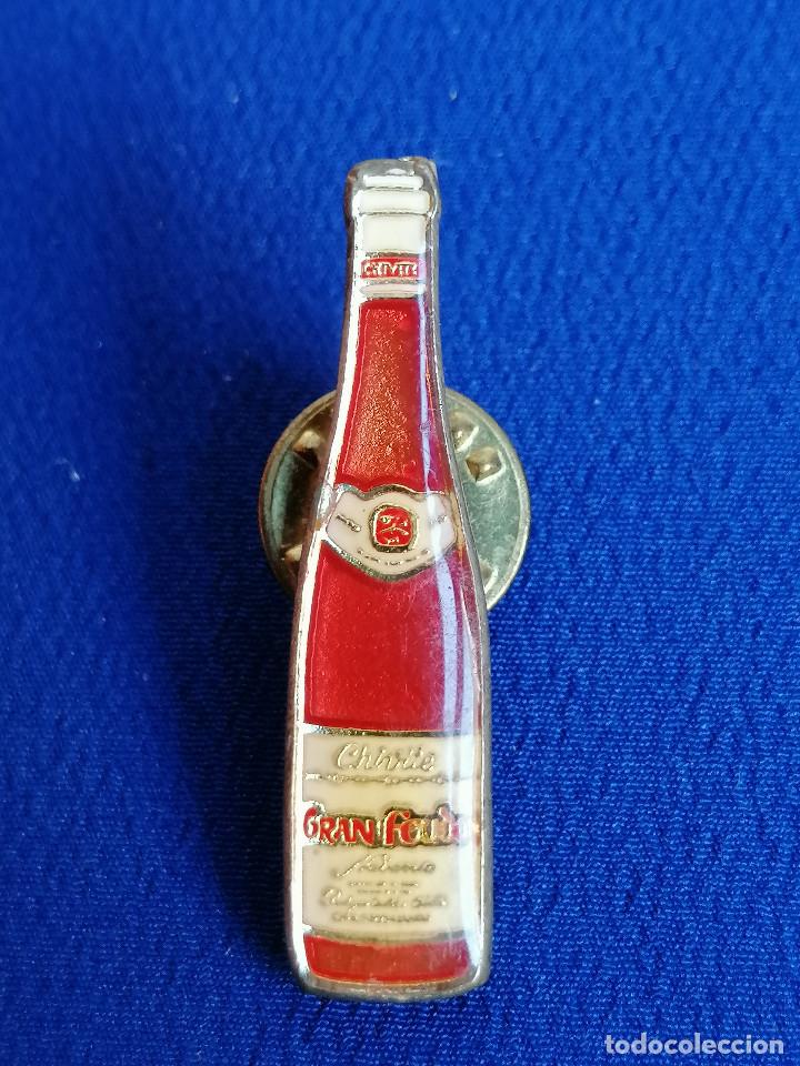 Pins de colecci&oacute;n: BOTELLA VINO GRAN FEUDO