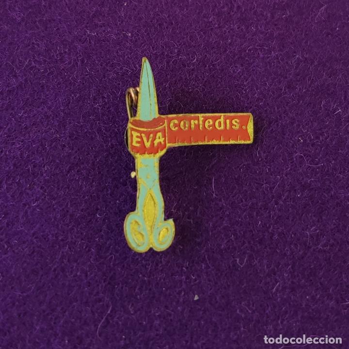 Pins de colecci&oacute;n: ANTIGUA INSIGNIA DE ALFILER DE EVA CORTEDIS VITORIA. A&Ntilde;OS 70. ESMALTADA. TIJERAS. PIN.