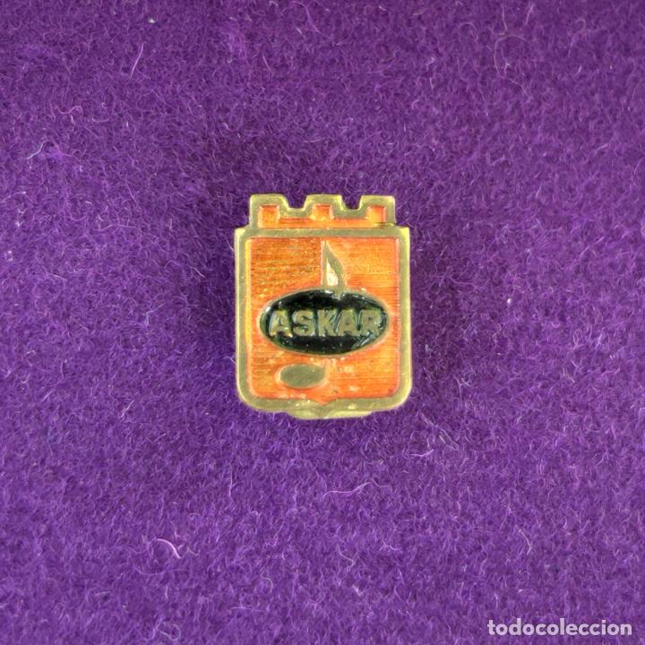 Pins de colecci&oacute;n: ANTIGUA INSIGNIA DE OJAL DE ASKAR. RADIO. ESMALTADA. A&Ntilde;OS 60. PIN.