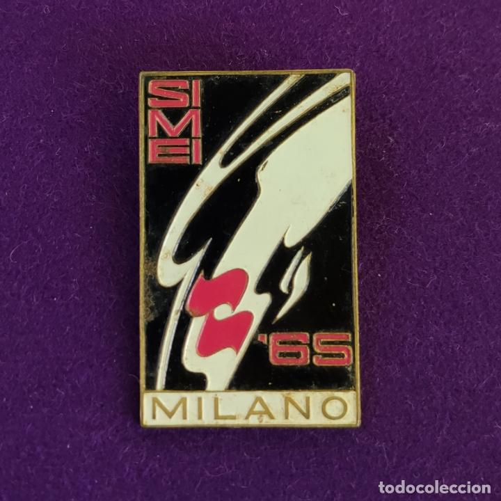 Pins de colecci&oacute;n: ANTIGUA INSIGNIA PRENDEDOR CHAPA MILANO 65. FERIA DE MILAN. PIN.