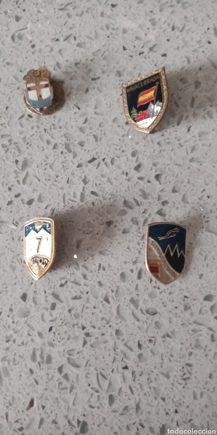 Pins de colecci&oacute;n: Lote 4 pins antiguos de estaciones de esqu&iacute;