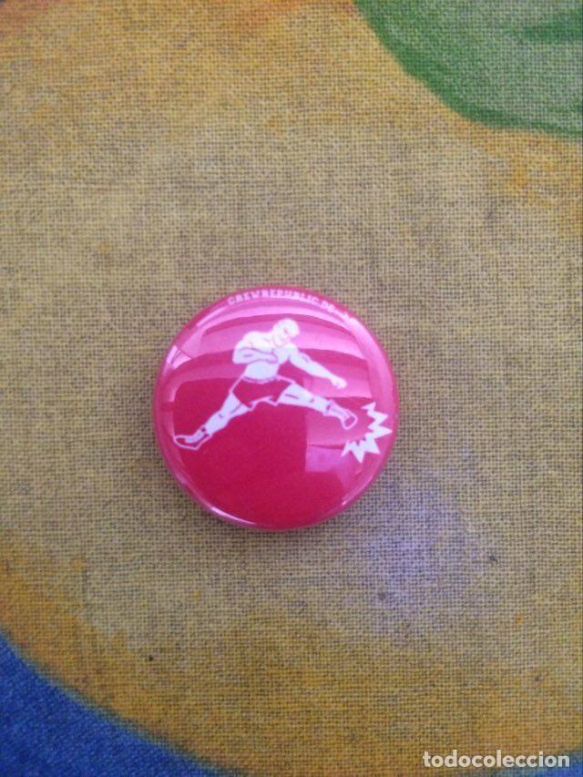 Pins de colecci&oacute;n: Pin Chapa roja street fighter muay thai