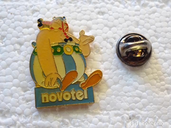 Pins e Spille di collezione: PIN DE DIBUJOS ANIMADOS COMICS TEBEOS. ASTERIX Y OB&Eacute;LIX. OBELIX NOVOTEL