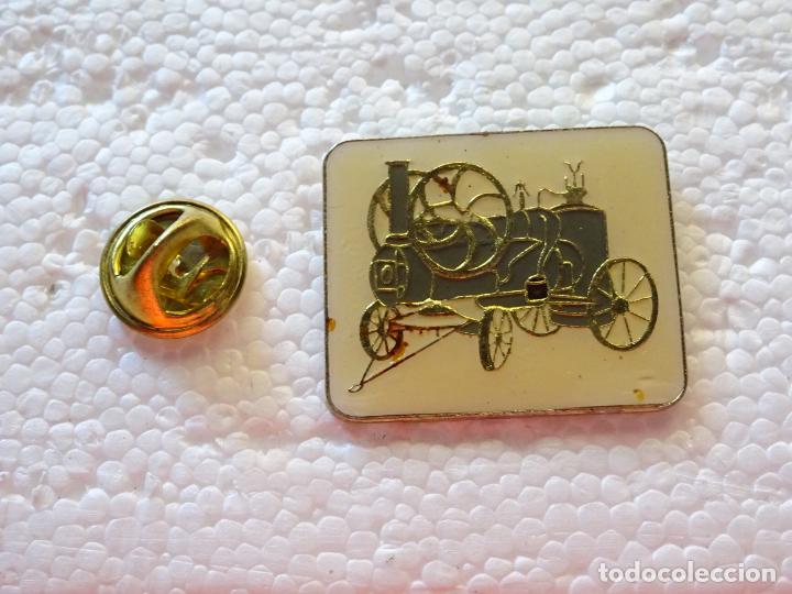 Pins e Spille di collezione: PIN DE TRENES FERROCARRILES. SUIZA. MAQUINA LOCOMOTORA VAPOR SIGLO XIX
