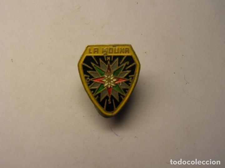 Pins de colecci&oacute;n: Antigua insignia de La Molina. Esqu&iacute; y Monta&ntilde;a. A&ntilde;os 50-60. No es pin.