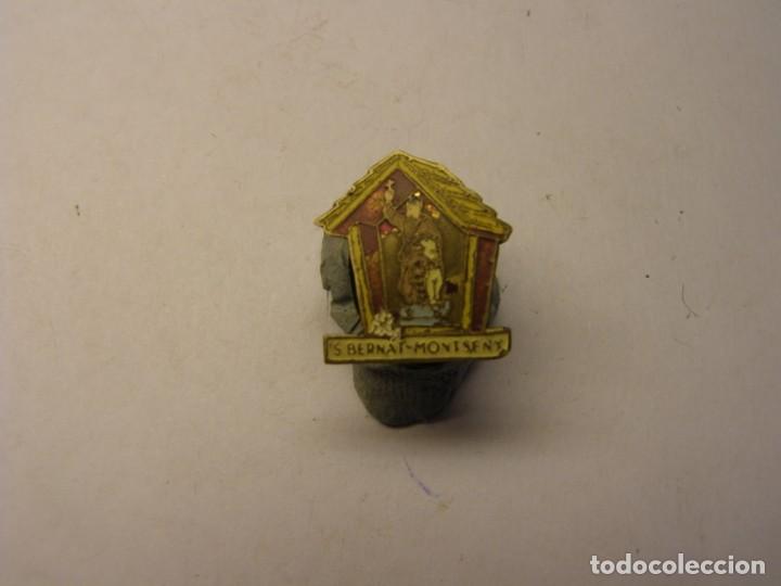 Pins de colecci&oacute;n: Antigua insignia de S. Bernat. Montseny. Esqu&iacute; y Monta&ntilde;a. A&ntilde;os 50-60. No es pin.