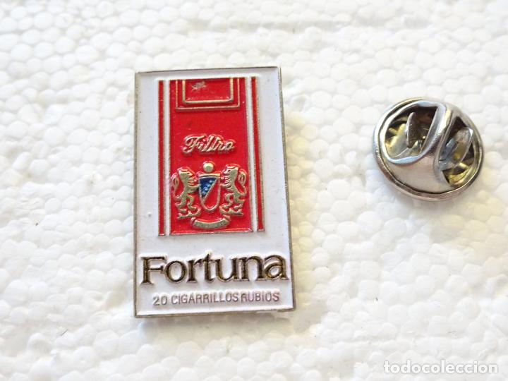 Pin's de collection: PIN DE TABACO. CAJETILLA DE CIGARROS FORTUNA