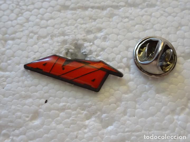 Sammlung von Pins: PIN DE MARCAS DE ROPA. AVIA