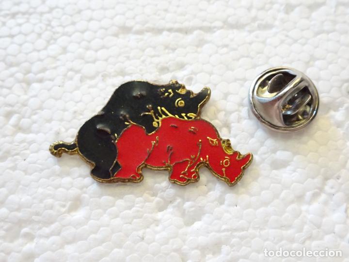 Pins de colecci&oacute;n: PIN DE ANIMALES. RINOCERONTES APAREAMIENTO SEXO