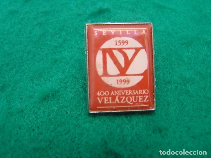 Pins de colecci&oacute;n: Pin conmemorativo del 4&ordm; centenario de pintor Vel&aacute;zquez. Sevilla.