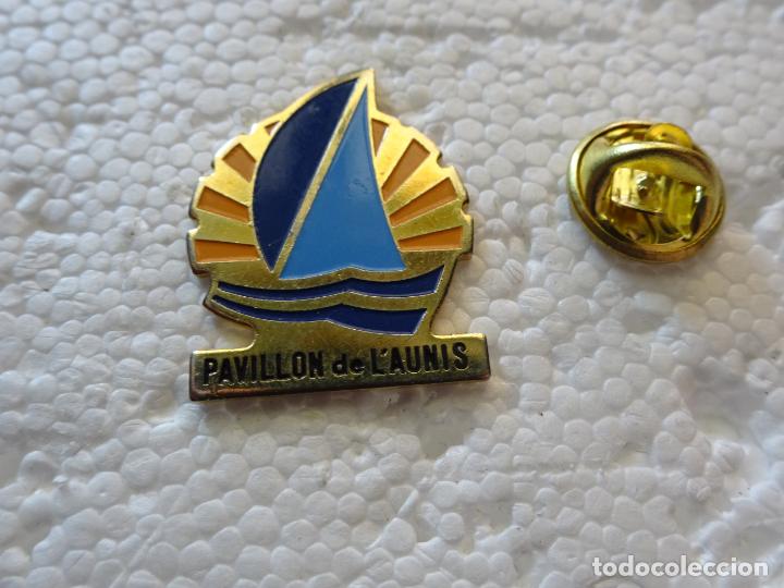 Pins e Spille di collezione: PIN DE BARCOS NAVIERAS. BUQUE BARCO PAVILLON DE L'AUNIS FRANCIA