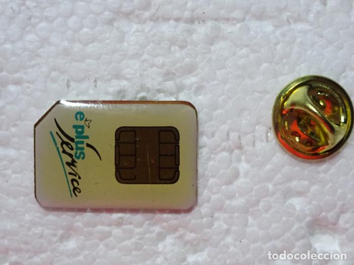 Pin's de collection: PIN DE INFORM&Aacute;TICA INTERNET ORDENADORES TELEFON&Iacute;A. TARJETA TELEF&Oacute;NICA E PLUS