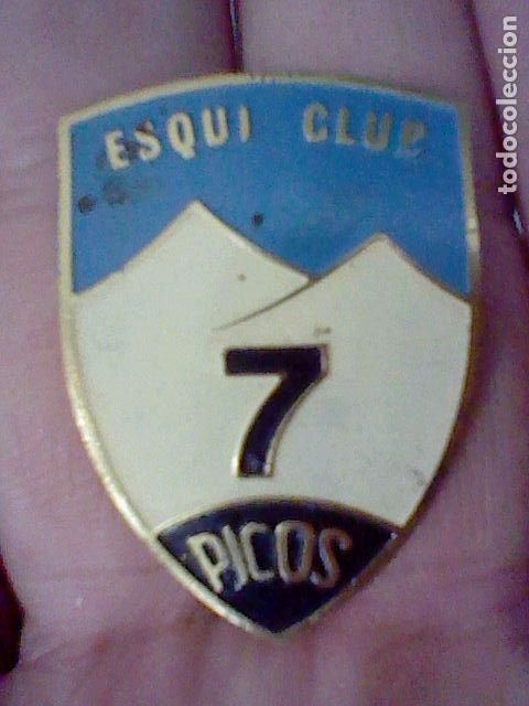 Pins de colecci&oacute;n: PICOS 7 ESQUI CLUB INSIGNIA IMPERDIBLE ANTIGUA 3,5 CMS ALTO PINTURA LACADA