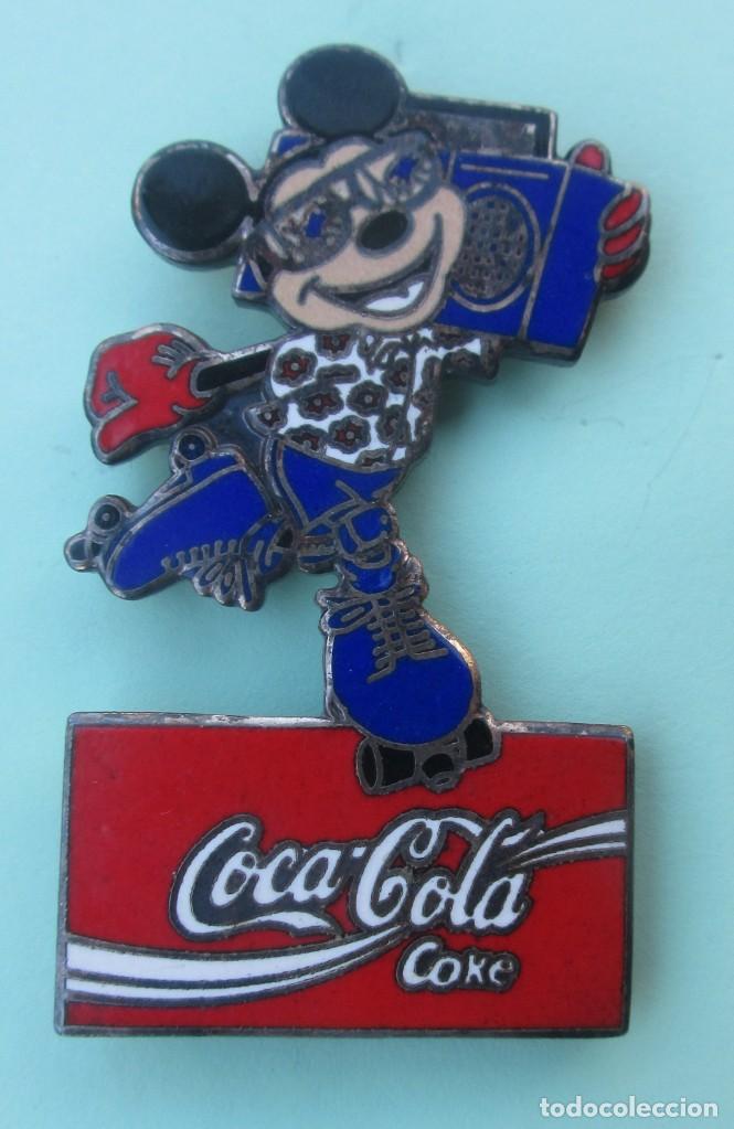 Pins de colecci&oacute;n: Pin's de Coca cola y Mickiey Mouse