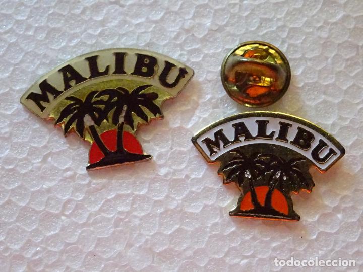 Pins de colecci&oacute;n: 2 PINS DE BEBIDAS. RON MALIB&Uacute;