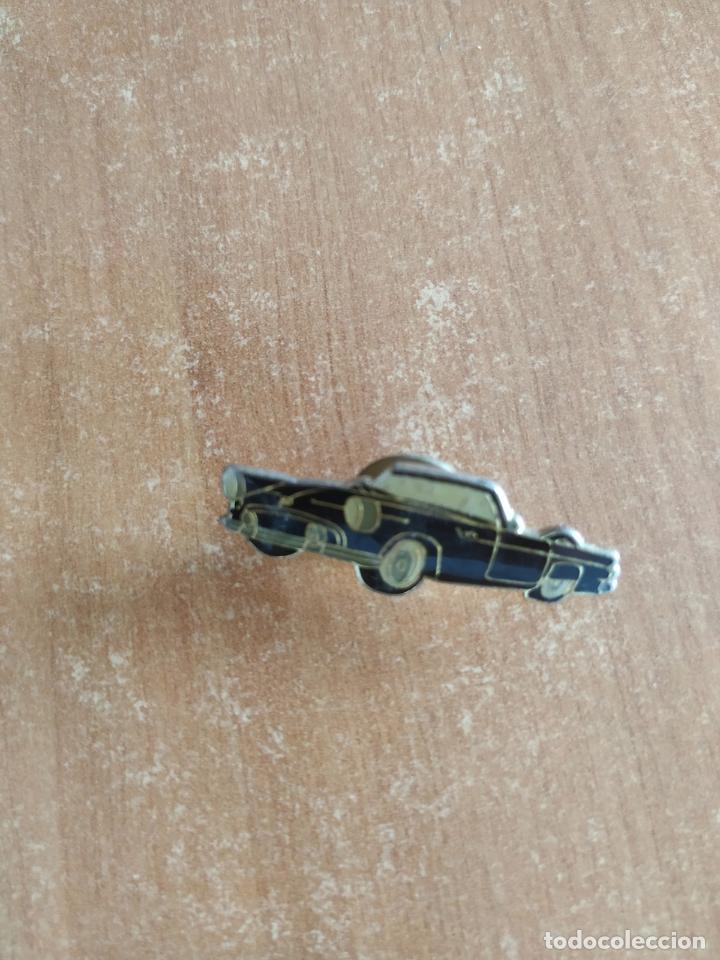 Pins de colecci&oacute;n: Antiguo Pin COCHE NEGRO. - Foto 1