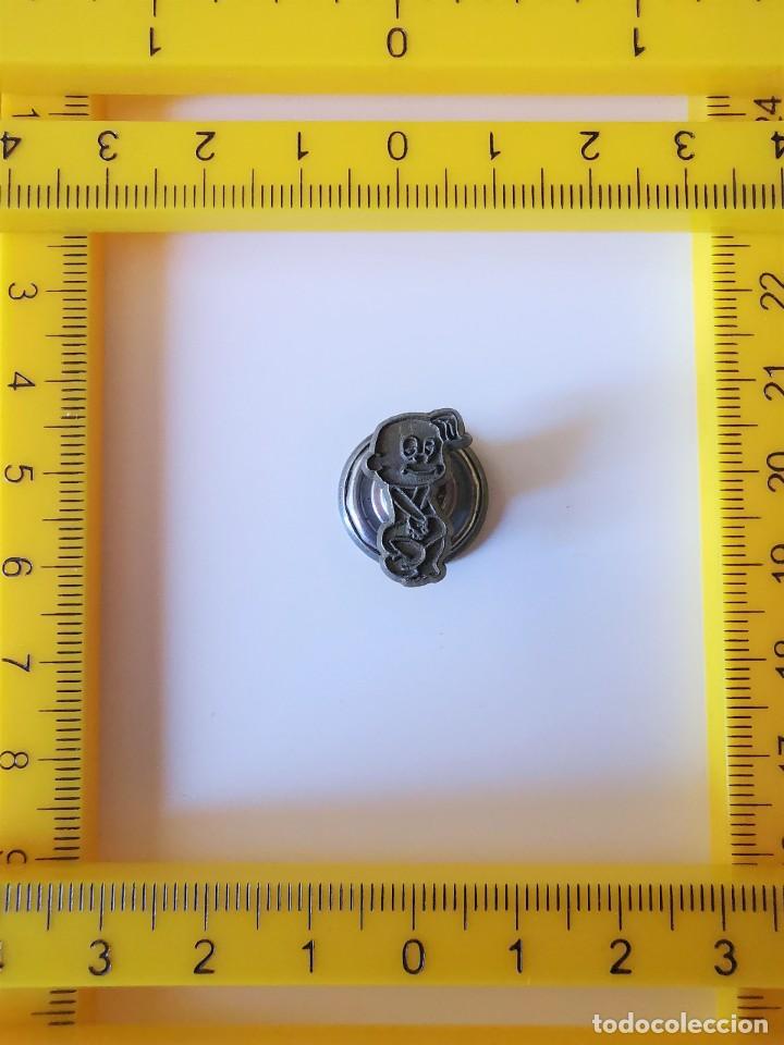 Pins de colecci&oacute;n: ANTIGUO PIN INSIGNIA BEB&Eacute; - Foto 1