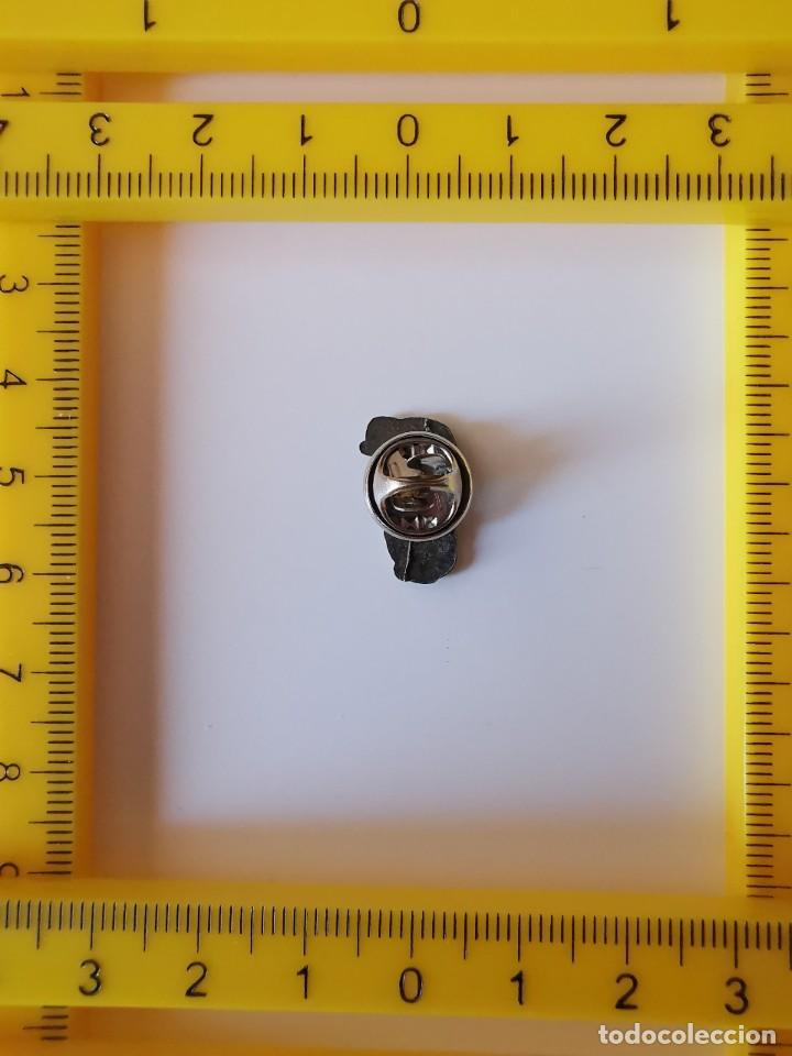 Pins de colecci&oacute;n: ANTIGUO PIN INSIGNIA BEB&Eacute; - Foto 2