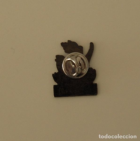 Pins de colecci&oacute;n: PIN DE CAMELOT - Foto 2