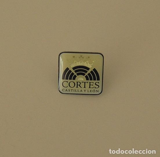 Pins de colecci&oacute;n: PIN DE LAS CORTES DE CASTILLA Y LEON - Foto 1