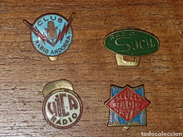 Pins de colecci&oacute;n: 19 antiguos pins de radios - Foto 5