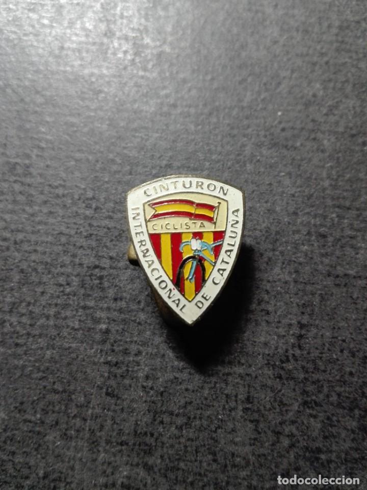 Pins de colecci&oacute;n: ANTIGUA INSIGNIA PIN OJAL CINTURON CICLISTA INTERNACIONAL DE CATALU&Ntilde;A