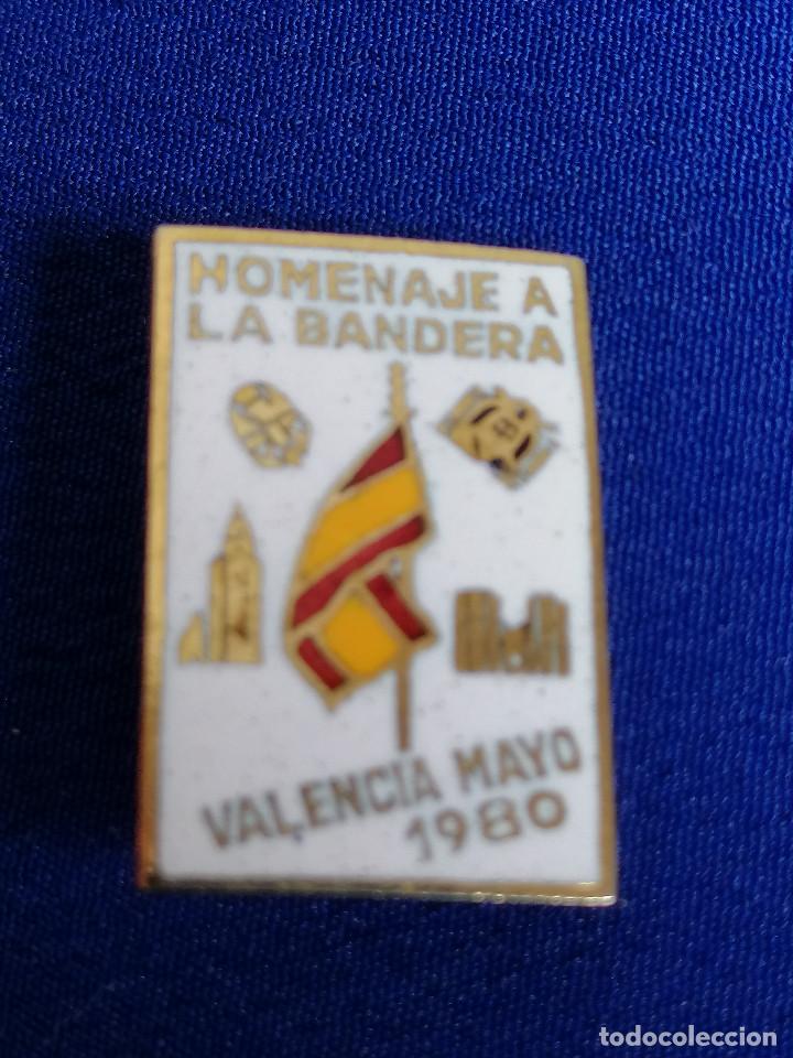 Pins e Spille di collezione: N HOMENAJE A LA BANDERA ESPA&Ntilde;OLA 1980 -VALENCIA INSIGNIA DE ALFILER