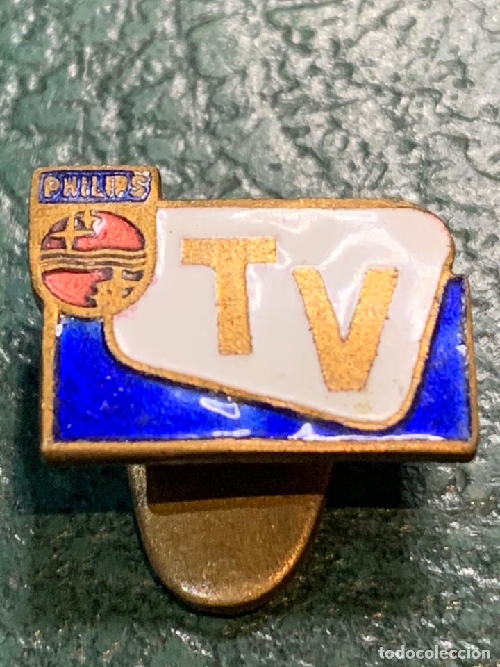 Pins de colecci&oacute;n: Pin antiguo de ojal de TV Phillips esmaltado