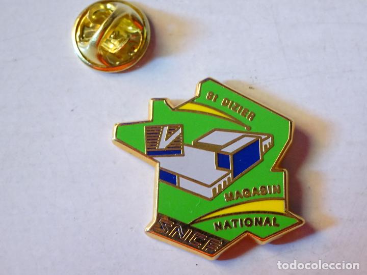 Sammlung von Pins: PIN DE TRENES FERROCARRILES. FRANCIA. SNCF MAGASIN NATIONAL ST DIZIER